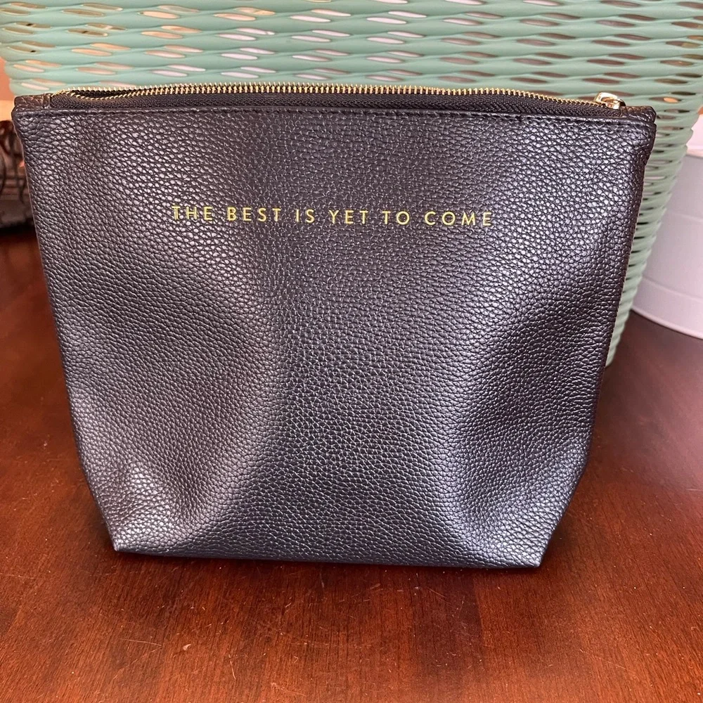 NWOT Sentiment Make Up Bag “The Best Is Yet To Come” - Picture 3 of 6